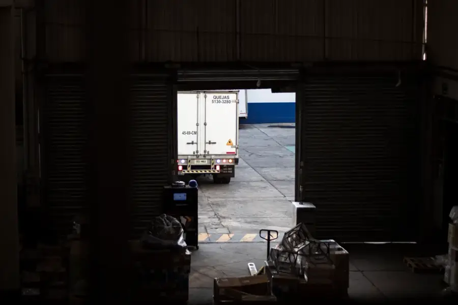 Fotografía de archivo que ilustra: Worldwide Express reduce un 75% sus excepciones de facturación de carga con agentes de IA en Amazon Bedrock