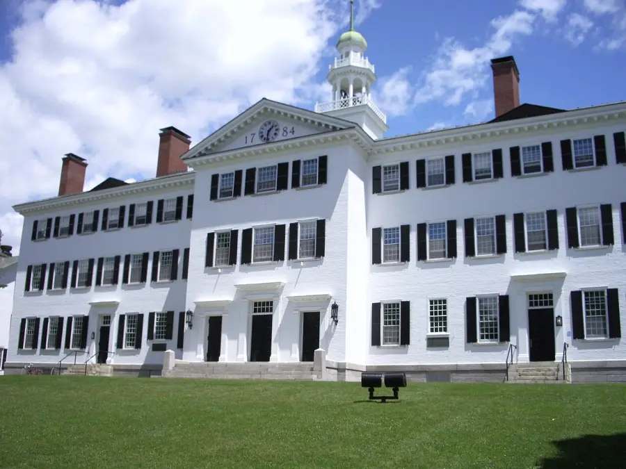 Fotografía de archivo que ilustra: El provost de Dartmouth dimite tras no revelar un uso sustancial de IA en artículos académicos