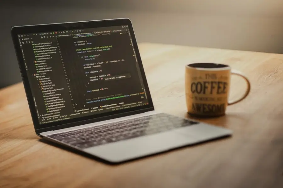 Matt Webb: ChatGPT como tutor interactivo en el desarrollo de Galactic Compass 2
