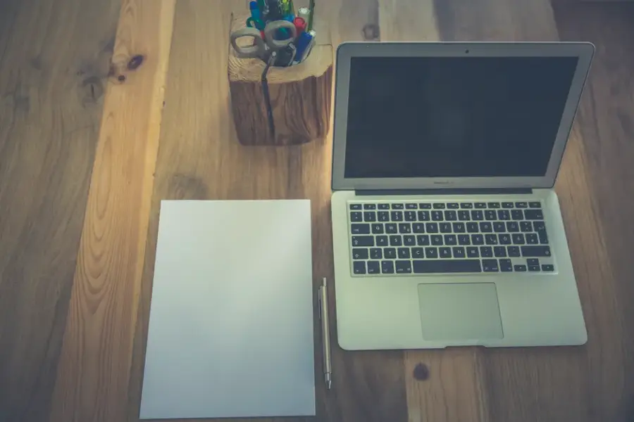 Fotografía de archivo que ilustra: Guía práctica para ejecutar una IA local en un PC o Mac con LM Studio