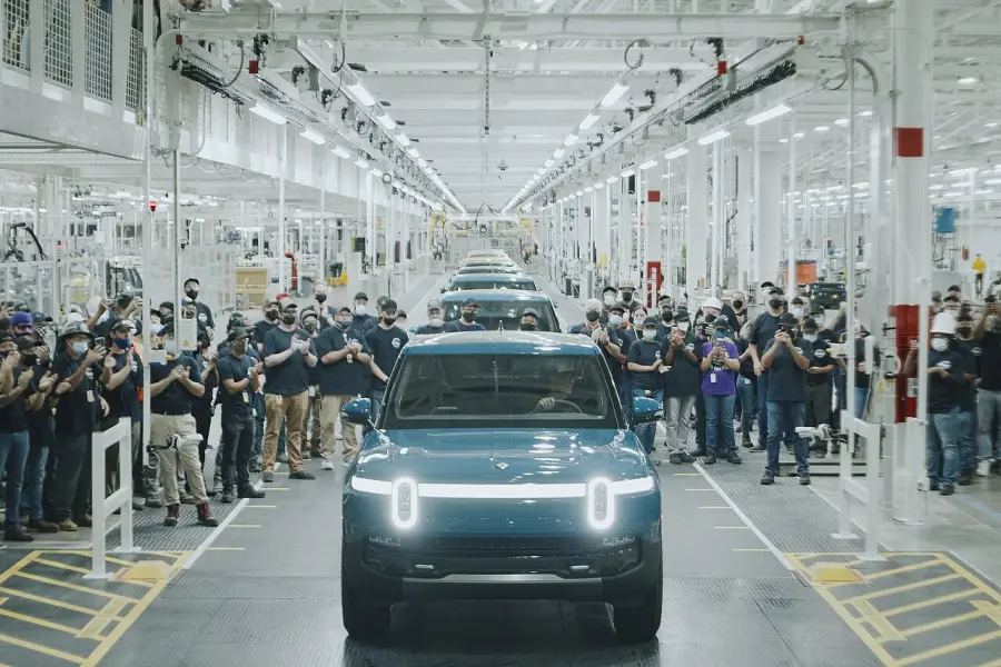 Doug Field, exejecutivo de Apple, Tesla y Ford, preside Mind Robotics, la robótica industrial de Rivian