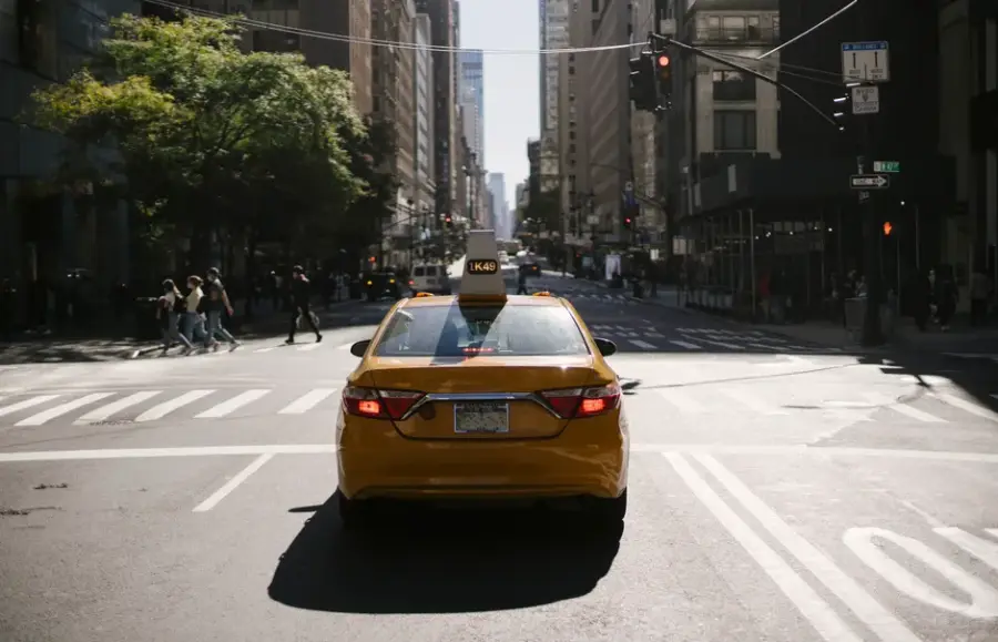 Fotografía de archivo que ilustra: Tesla difunde vídeos de sus robotaxis Cybercab frenando ante vehículos de Waymo y Avride