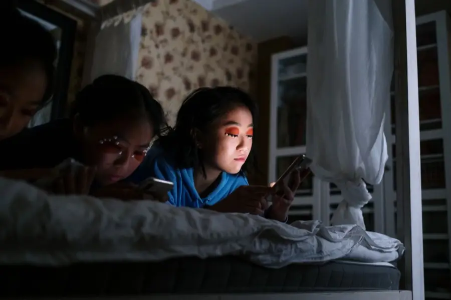 Fotografía de archivo que ilustra: Meta notificará a padres si adolescentes muestran signos de angustia en chats con su IA