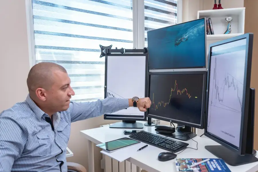 Fotografía de archivo que ilustra: Jefferies despliega asistente de trading con agentes IA en AWS