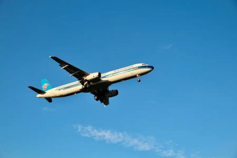 Fotografía de archivo que ilustra: Google y Cathay Pacific amplían pruebas de IA para evitar estelas de condensación