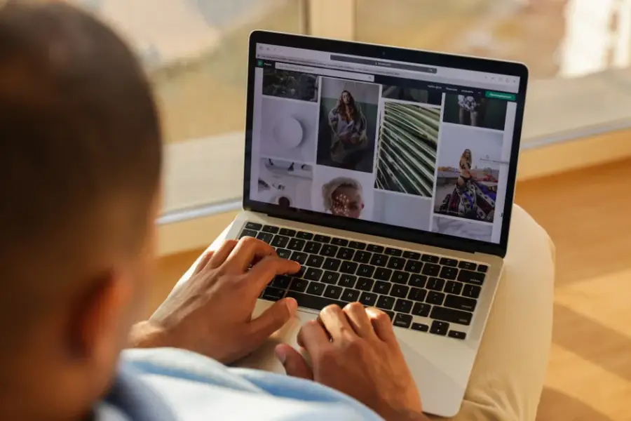 Fotografía de archivo que ilustra: Google no permite desactivar sus resúmenes de IA, pero el filtro Web muestra solo enlaces de texto