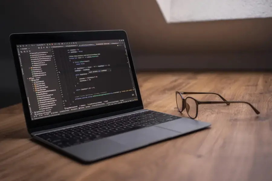Fotografía de archivo que ilustra: Amazon integra modelos de Hugging Face en SageMaker Studio con un clic