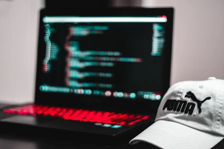 HP alerta de campañas de malware que suplantan agentes de IA para robar criptomonedas