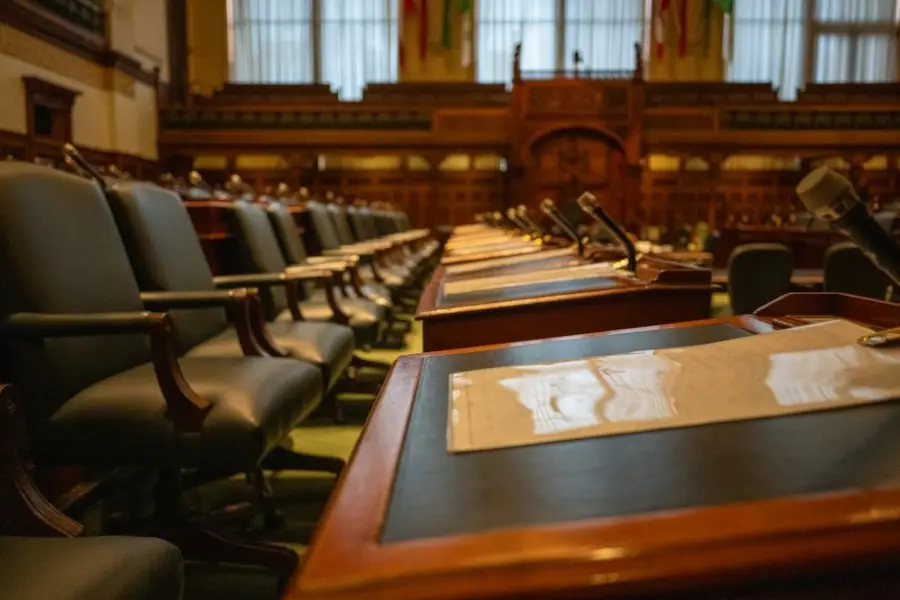 Senadores de EE.UU. negocian ley para dar al gobierno poder de bloquear lanzamientos de IA inseguros
