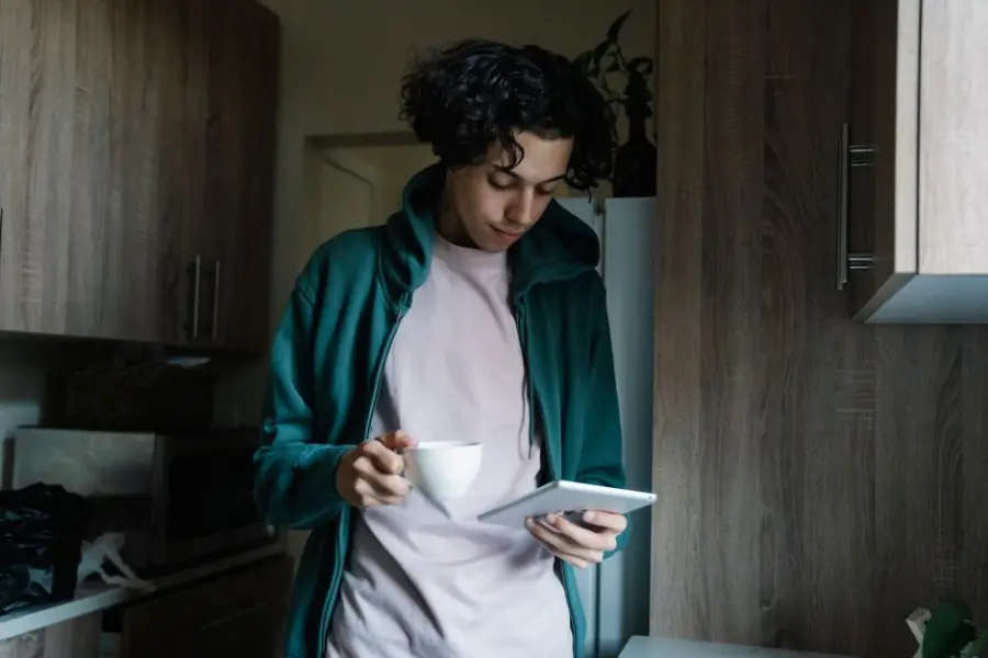 Google lanza CC, agente experimental de IA compartido para familias