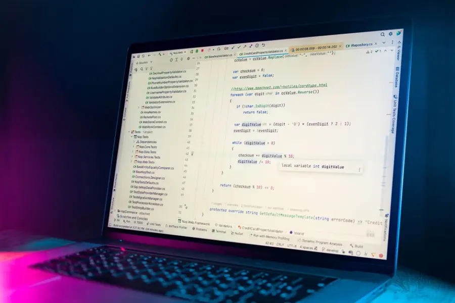 AWS publica guía para integrar modelos custom de SageMaker con agentes Strands