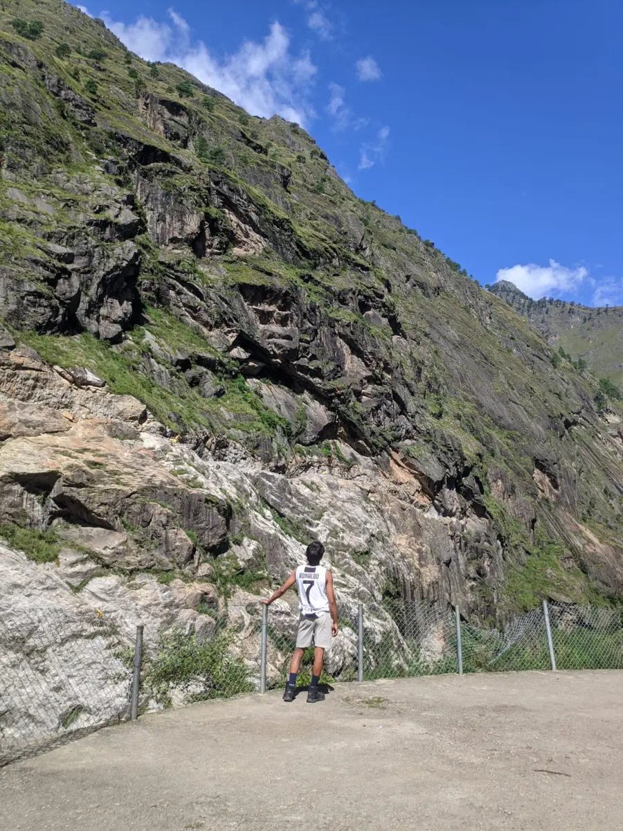 Un adolescente debe ser rescatado tras seguir una ruta de montaña sugerida por Claude