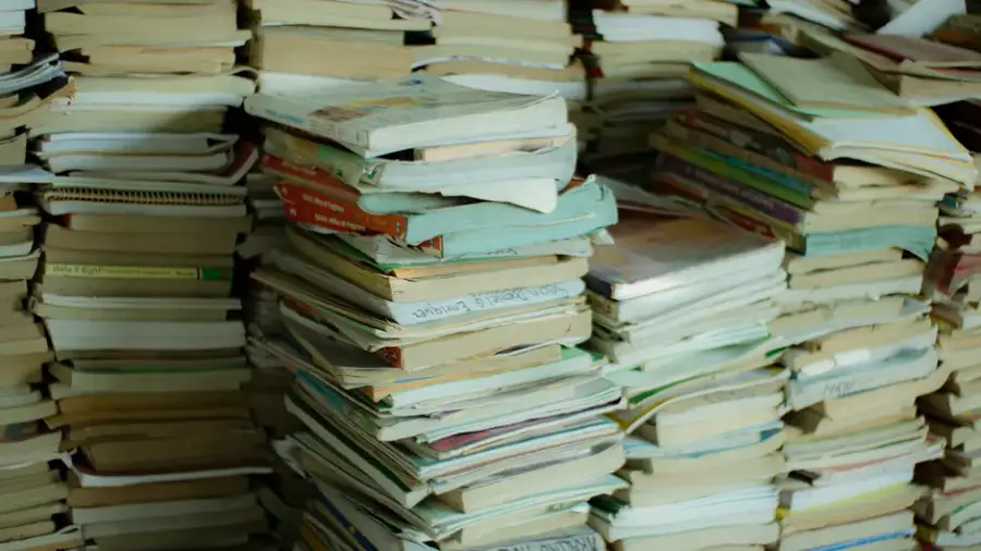 Empresas de IA compran masivamente libros usados en Japón para entrenar modelos con texto humano previo a 2022