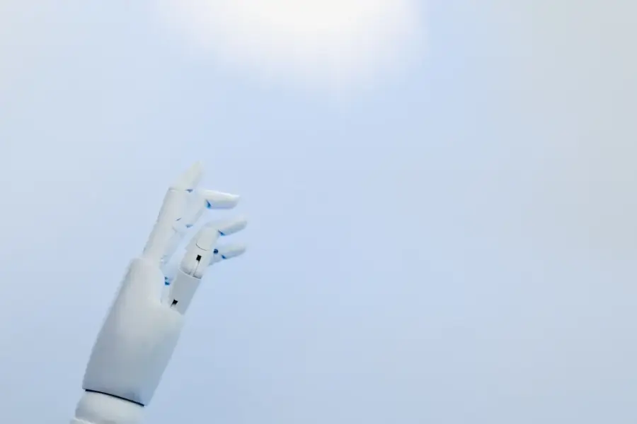 Sam Altman confirma que OpenAI construirá un robot humanoide y prevé una demostración en 2027