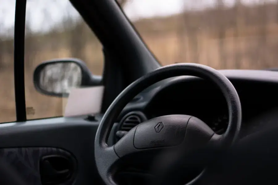 Agentes de IA fallan al conducir un coche real: 8 de 11 intentos acaban en colisión