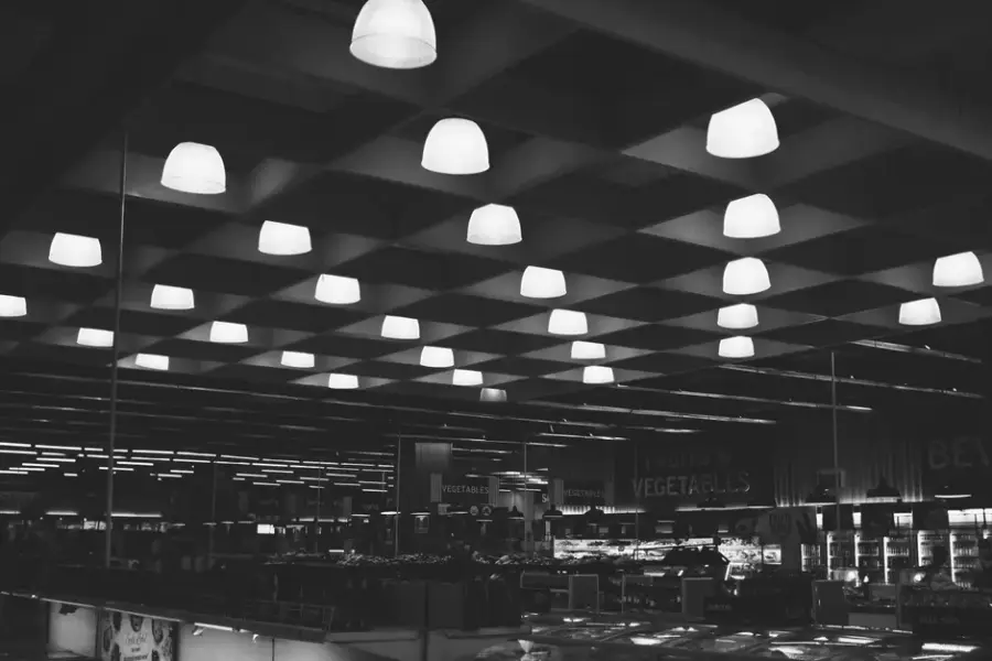 Robots humanoides aprenderán a reponer estanterías de noche en supermercados daneses
