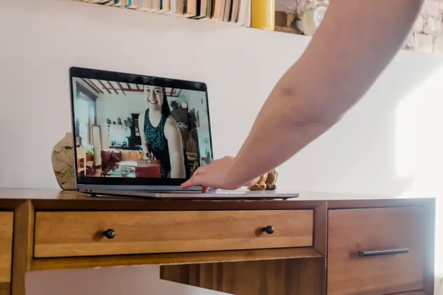 Tavus presenta Griffin-Lite, un modelo de vídeo en directo que engañó al 48% de participantes en una prueba de 'test de Turing'