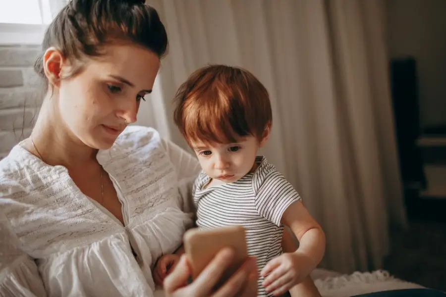 Fotografía de archivo que ilustra: Meta propone verificación de edad en tiendas de aplicaciones para proteger menores en Canadá