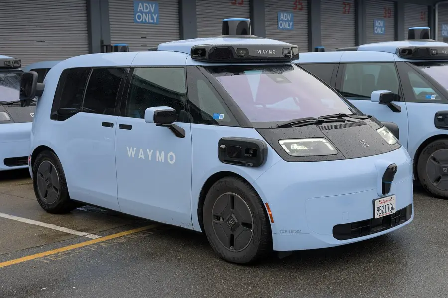 Waymo alerta a la policía tras detectar un arma en un robotaxi con dos menores en San Francisco
