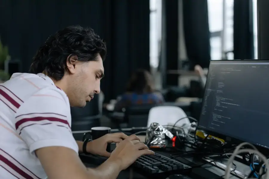 Fotografía de archivo que ilustra: Anthropic lanza Claude Mythos para detectar vulnerabilidades; OpenAI y Google responden con iniciativas de…