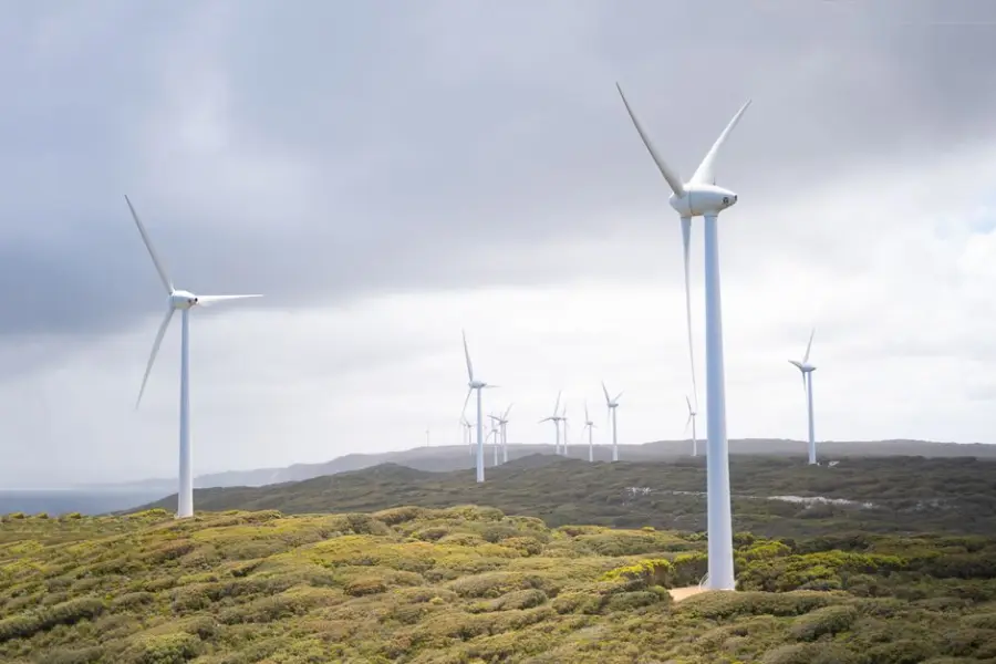 Fotografía de archivo que ilustra: Google DeepMind aplica IA a control de plasma, predicción meteorológica y energías renovables