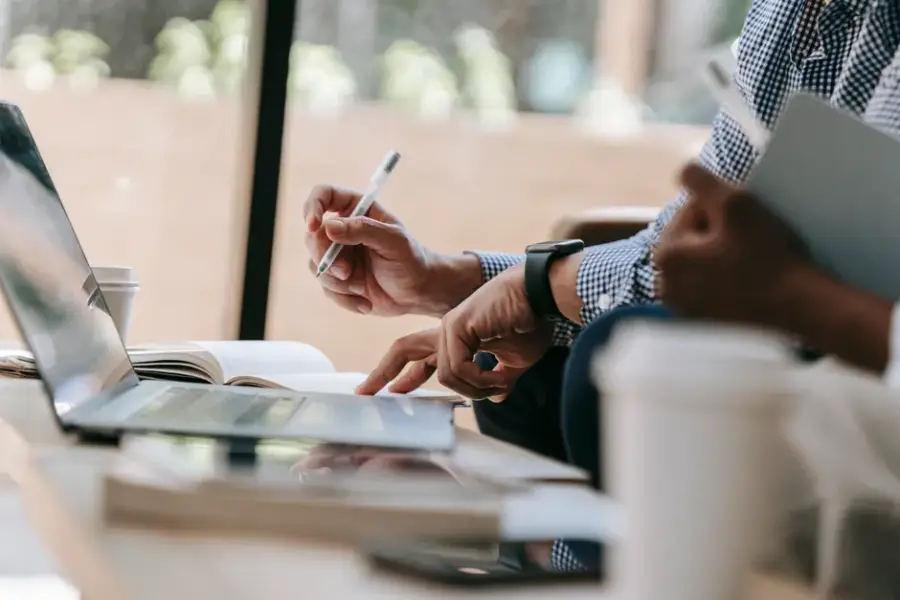 Sierra y Meta presentan un protocolo abierto para que agentes de IA interactúen con negocios online