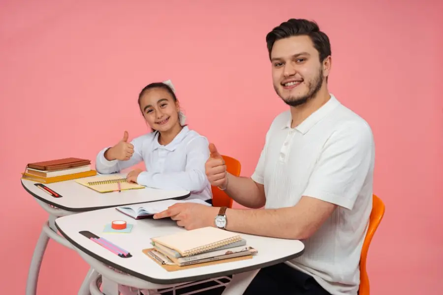 OCDE: el uso moderado de IA en tareas escolares se asocia a mejores notas en ciencias que el uso diario o nulo