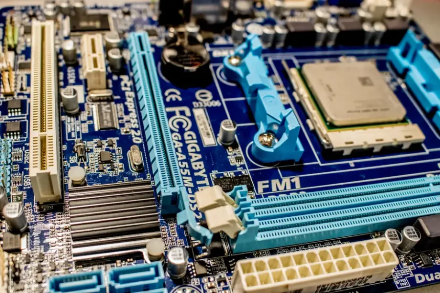 Fotografía de archivo que ilustra: Alphabet prevé contabilizar ingresos por sus chips TPU este año y OpenAI podría comprarlos