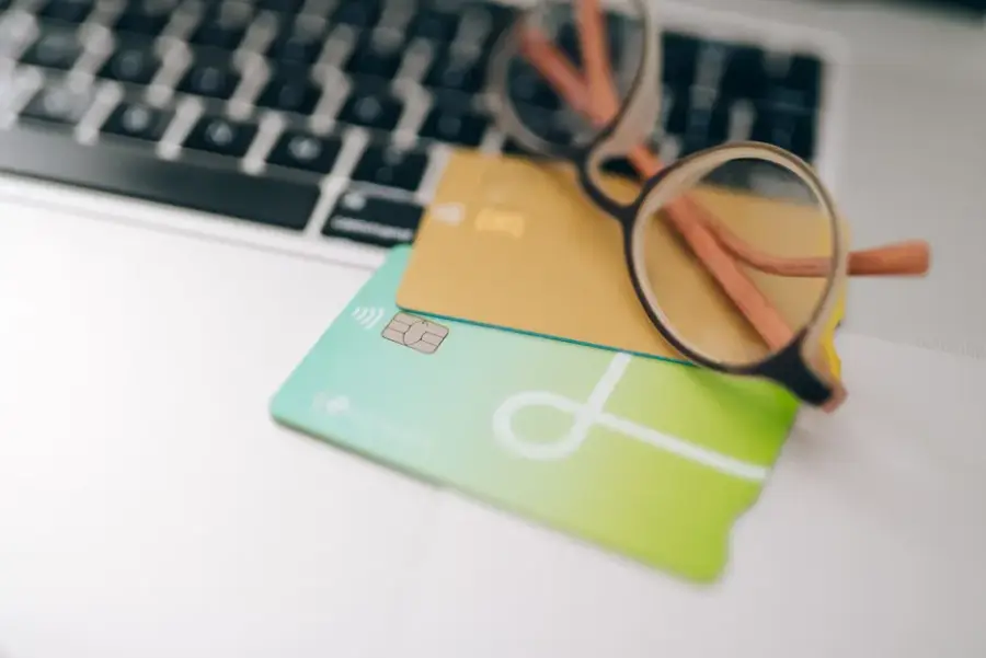 Decagon, startup de agentes de IA, busca un comprador y contrata a un banco de inversión