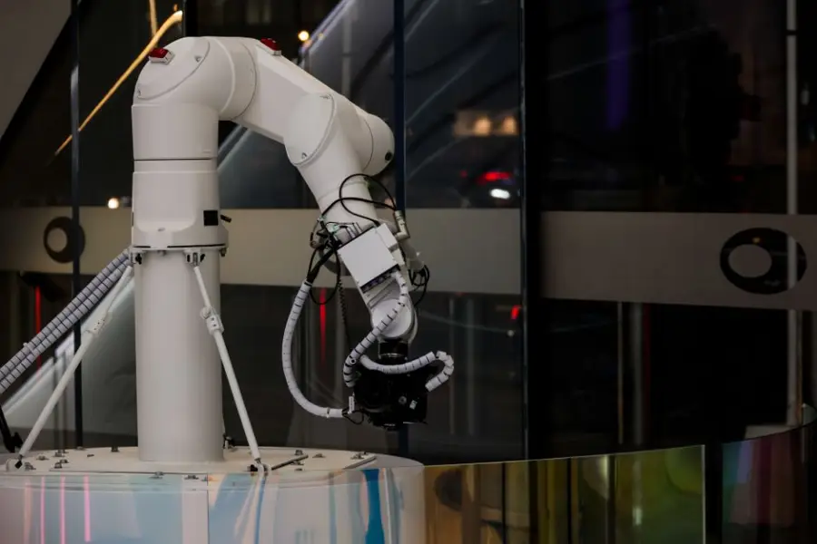 Ollobot presenta OlloNi SS1, robot de inteligencia artificial para combatir la soledad