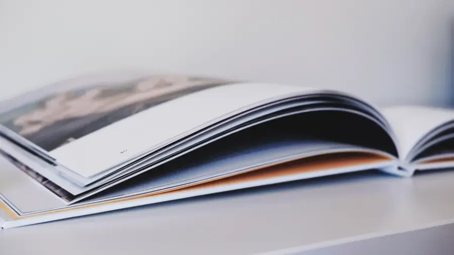 Fotografía de archivo que ilustra: Cómo resumir vídeos y PDF largos con IA y dónde se pierden datos