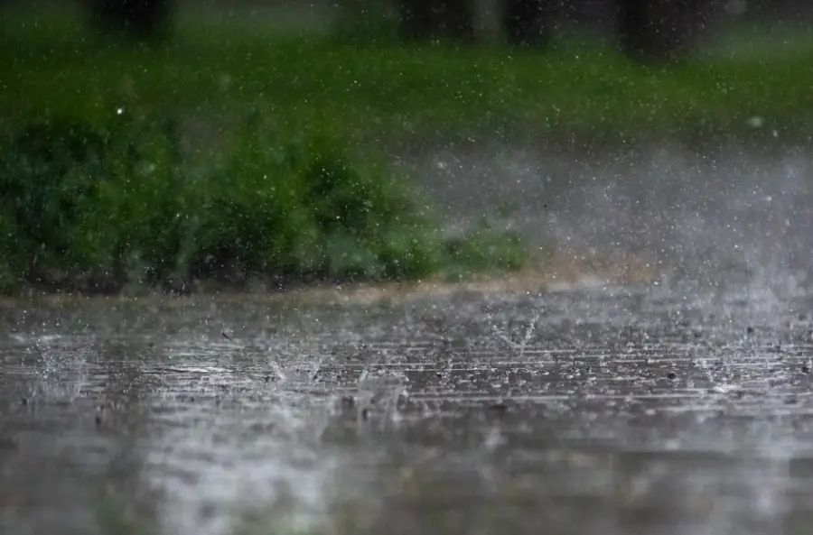 Fotografía de archivo que ilustra: NeuralGCM de Google mejora simulaciones de precipitación global con IA híbrida