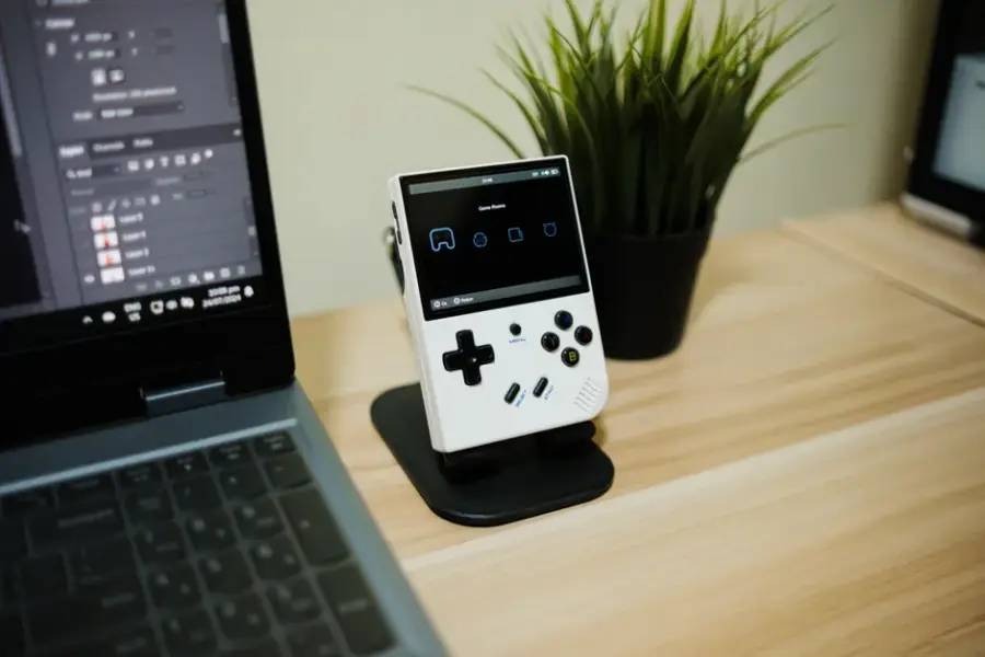 Meta desarrolla dispositivo tipo Tamagotchi para su agente de IA Muse