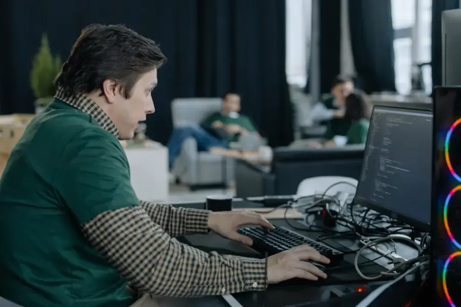 Fotografía de archivo que ilustra: El impacto real de la IA en ingeniería de software: no hay desplazamiento masivo