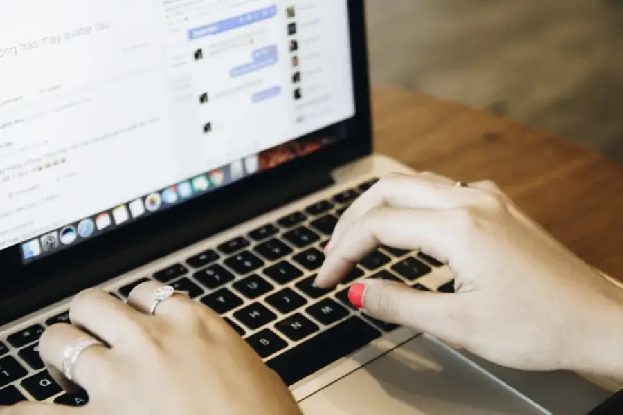 Fotografía de archivo que ilustra: OpenAI prueba función Writing Style para que ChatGPT imite el tono del usuario en Gmail y Slack