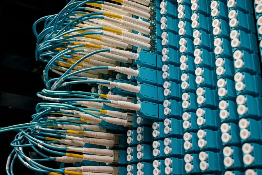 Amodei pide ralentizar el desarrollo de IA tras incidente con agentes de OpenAI y campañas maliciosas detectadas en Claude