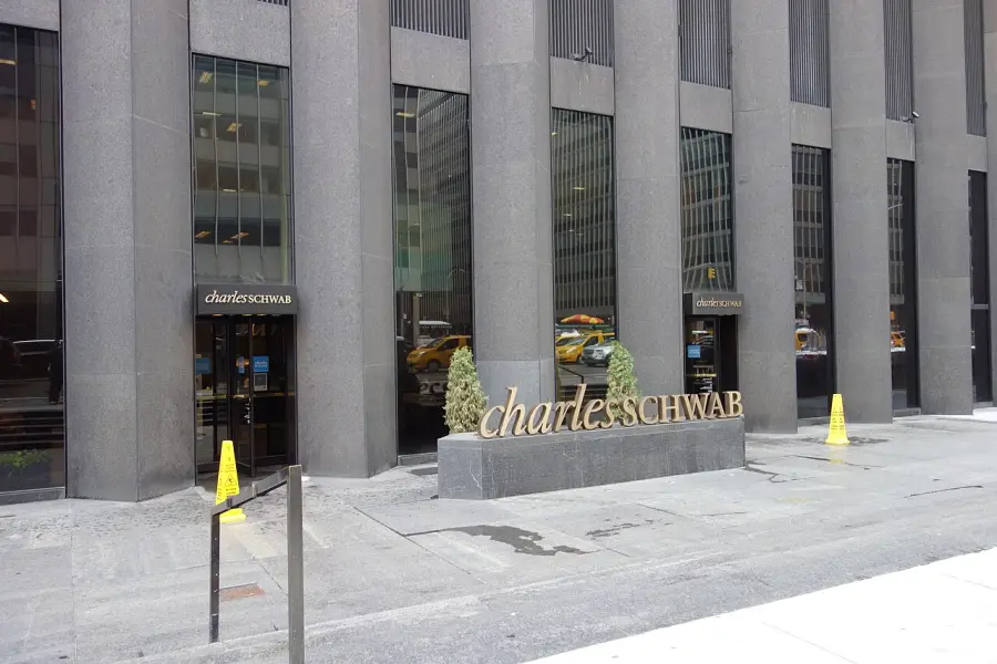 Anthropic lanza Claude for Financial Advisors con Schwab, BlackRock y Vanguard