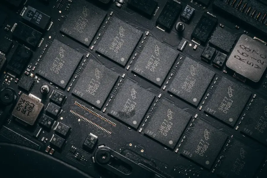 Cuantización de modelos de lenguaje: IA de 16 bits a 4 bits con calidad del 90%