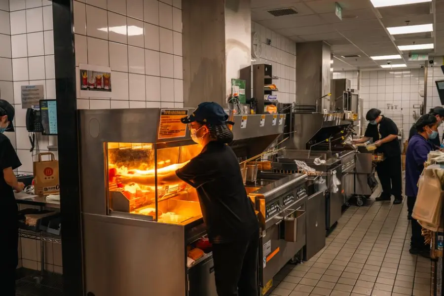Fotografía de archivo que ilustra: Burger King despliega IA para monitorear amabilidad de empleados en 7.000 locales