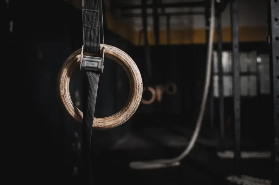Google lanza la Fitbit Edge, pulsera con batería reemplazable y coach con IA por 179,99 euros