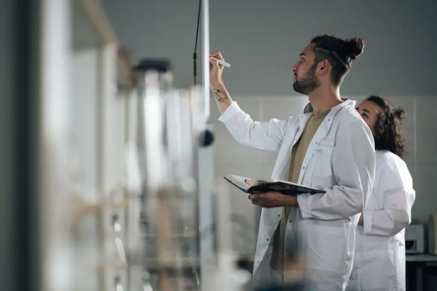 Fotografía de archivo que ilustra: Ex-VP de DeepMind Vinyals descarta explosión de inteligencia y funda startup de investigación automatizada