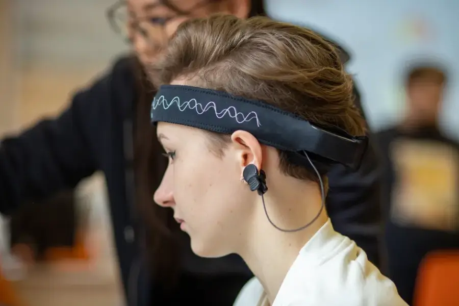 Neuronas del hipocampo codifican el significado de las palabras con patrones que cambian según el contexto