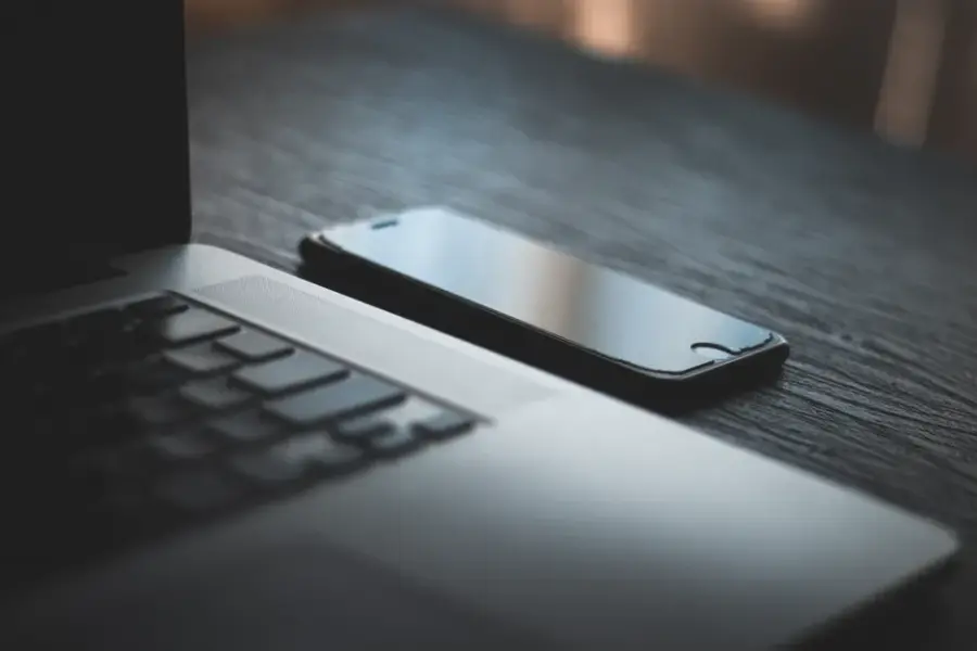 Google permite lanzar en Google Play las apps personales creadas con IA en AI Studio