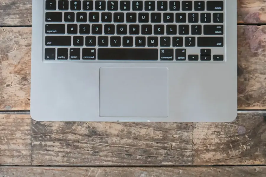Startup lanza Underdog, asistente de IA que procesa todo localmente sin enviar datos a la nube