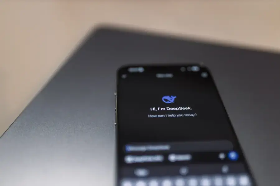 OpenAI amplía ChatGPT Voice para gestionar correo, calendario y Slack por voz