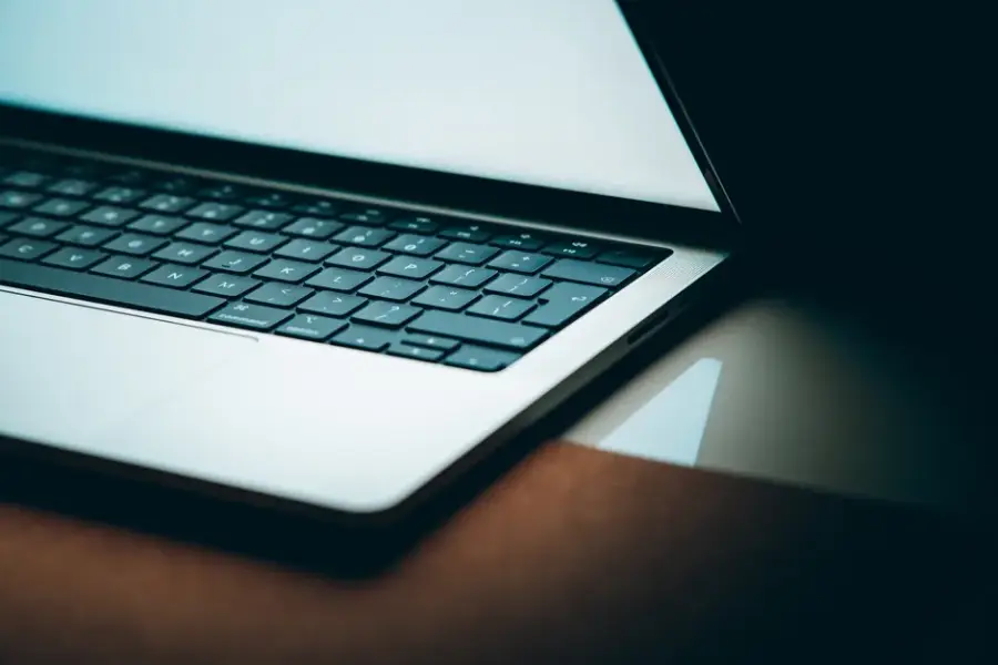 Apple lanza MacBook Pro con procesadores M5 Pro y M5 Max optimizados para IA
