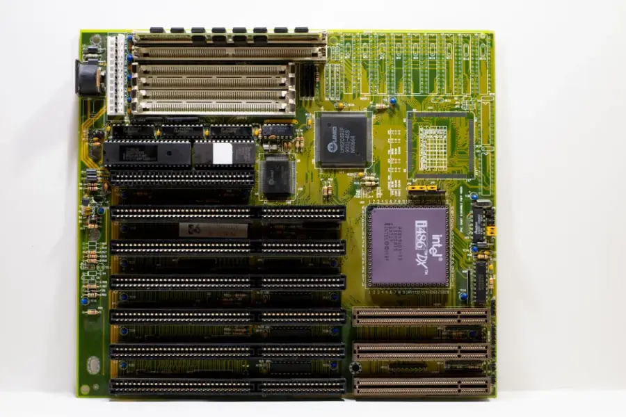 Microsoft detalla Azure Maia 300, la próxima generación de su acelerador de IA, con despliegue en producción previsto para 2027