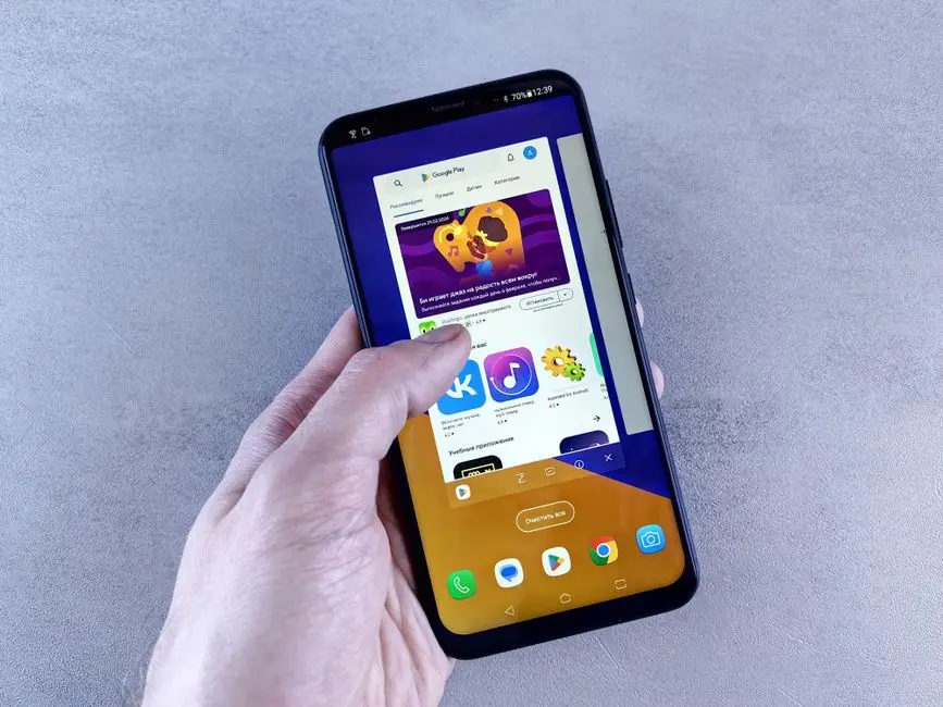 Organizaciones piden a Apple y Google retirar Grok de sus tiendas por generar imágenes explícitas