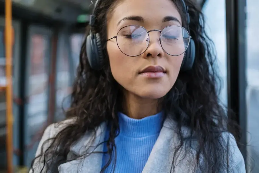 Meta lanza gafas inteligentes Ray-Ban sin cámara con IA integrada