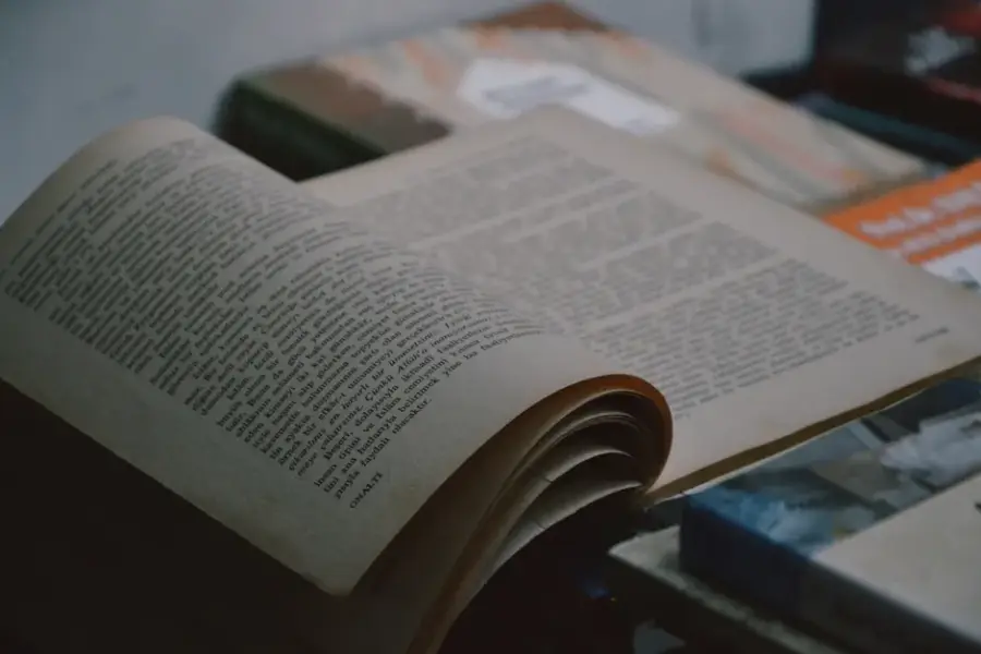 Fotografía de archivo que ilustra: Un estudio identifica seis patrones que hacen agotador leer textos generados por modelos de IA